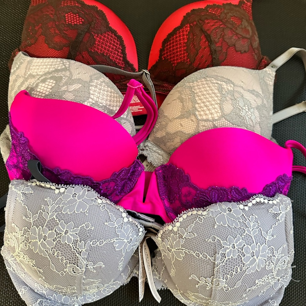 Victoria’s Secret push up bras 32-B never worn